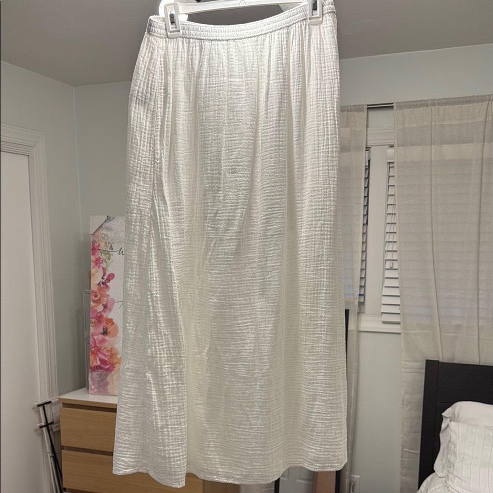Elegant White Women's Skirt